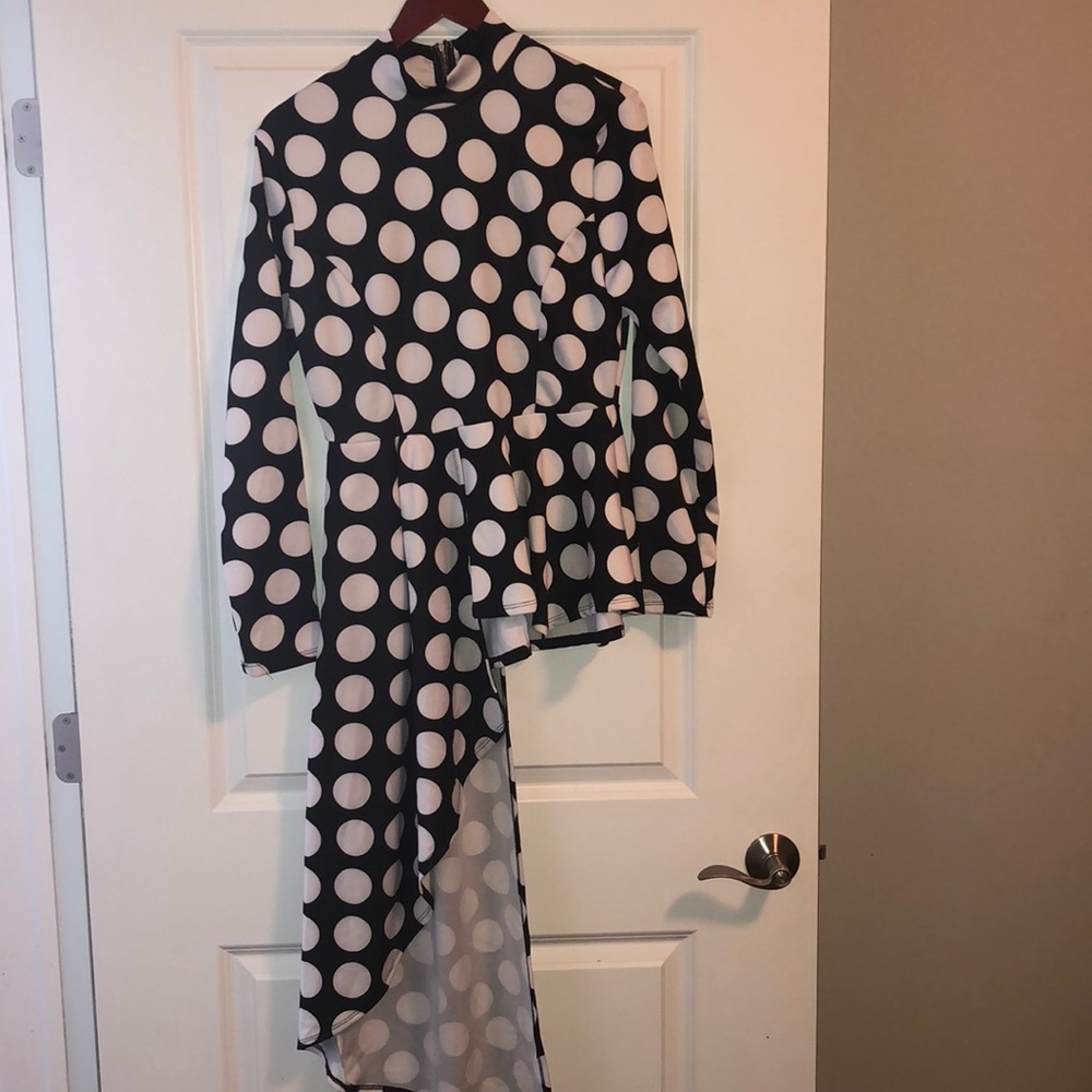 Queen size form fitting polka dot top